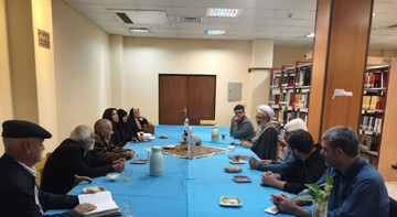 محفل ادبی «شعر و نظر» کتابخانه مرکزی شهرستان میبد رنگ و بوی عاشورا گرفت