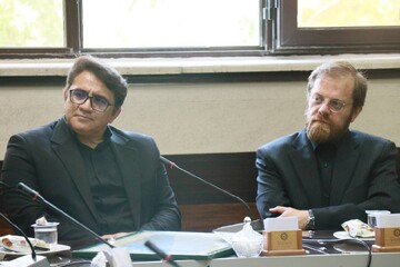 نشست مشترک گروه کتابخوانی چکامه با مدیرکل کتابخانه های عمومی اردبیل