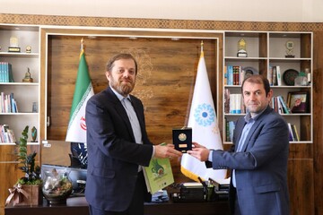 دیدار مدیرکل کتابخانه های عمومی با مدیر برنامه ریزی فرهنگی و اجتماعی دانشگاه محقق اردبیلی