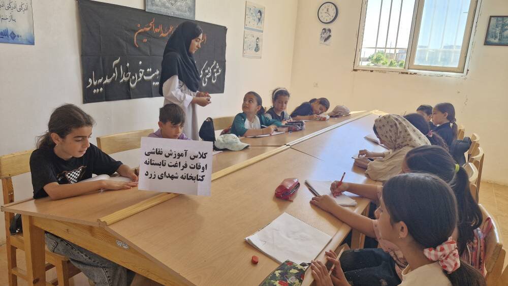 دنیای رنگارنگ هنر در کتابخانه روستای زرد