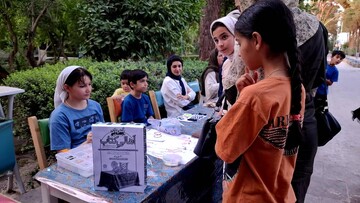 نمایشگاه «هُنرهای دستیِ اهالیِ کتاب» در کتابخانه غدیر یزد  برپا شد