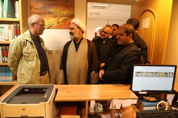 بازدید دستیار رییس‌جمهور در امور اجتماعی از مخزن امن موزه اشیاء تاریخی و کتب خطی کتابخانه مشارکتی وزیری یزد