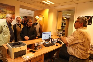 بازدید دستیار رییس‌جمهور در امور اجتماعی از مخزن امن موزه اشیاء تاریخی و کتب خطی کتابخانه مشارکتی وزیری یزد