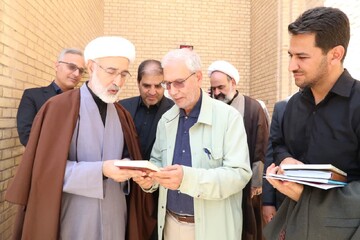بازدید دستیار رییس‌جمهور در امور اجتماعی از مخزن امن موزه اشیاء تاریخی و کتب خطی کتابخانه مشارکتی وزیری یزد