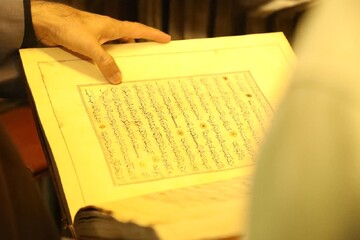 بازدید دستیار رییس‌جمهور در امور اجتماعی از مخزن امن موزه اشیاء تاریخی و کتب خطی کتابخانه مشارکتی وزیری یزد