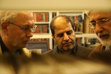 بازدید دستیار رییس‌جمهور در امور اجتماعی از مخزن امن موزه اشیاء تاریخی و کتب خطی کتابخانه مشارکتی وزیری یزد
