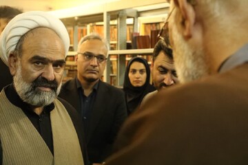 بازدید دستیار رییس‌جمهور در امور اجتماعی از مخزن امن موزه اشیاء تاریخی و کتب خطی کتابخانه مشارکتی وزیری یزد