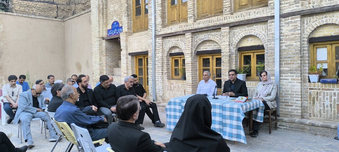 نشست نظامیخوانی در بنیاد ایرانشناسی شعبه لرستان با حضور مسئولان فرهنگی استان