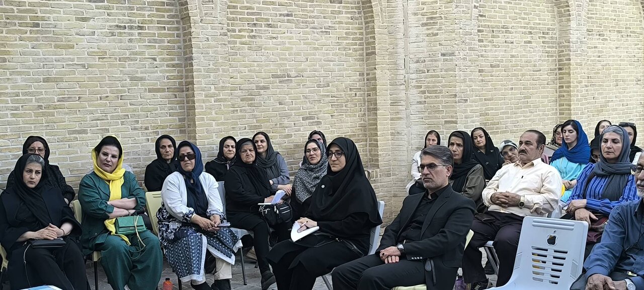 نشست نظامیخوانی در بنیاد ایرانشناسی شعبه لرستان با حضور مسئولان فرهنگی استان
