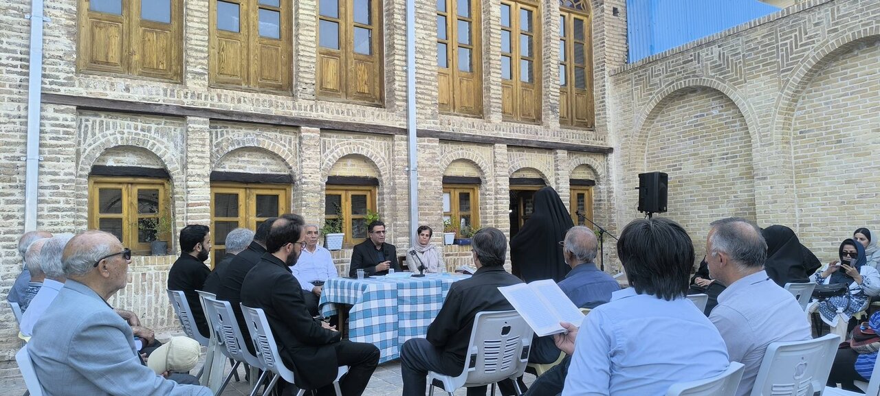 نشست نظامیخوانی در بنیاد ایرانشناسی شعبه لرستان با حضور مسئولان فرهنگی استان