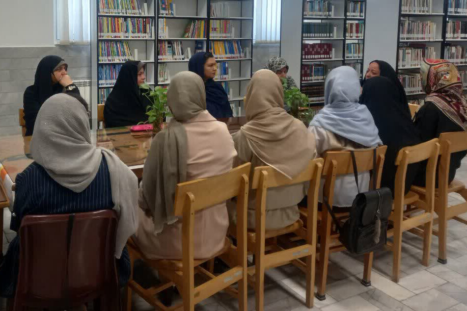 نشستهای مطالعاتی محرم در کتابخانه عمومی شهدای سنجان