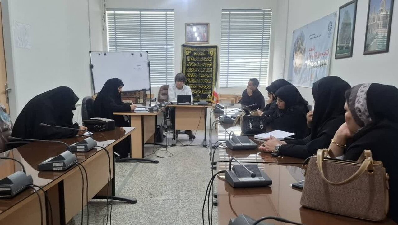 طنین شعرهای آیینی در کتابخانه مجتمع فرهنگی هنری ابرکوه