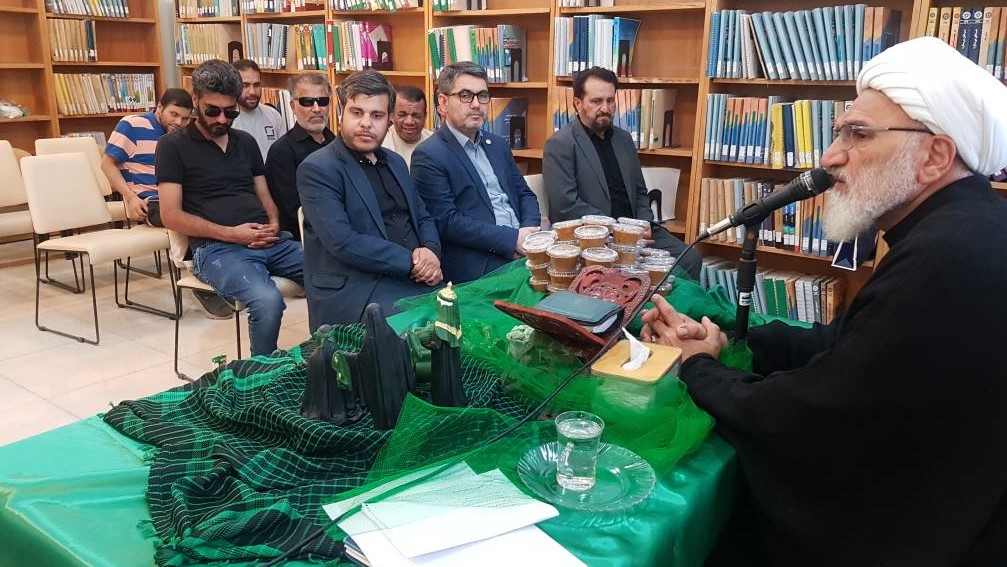 طنین سوگ حسینی در محفل روشندلان آبادانی / تجهیزات جدید آی‌تی به بخش نابینایان اهدا شد