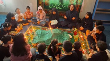 برگزاری مراسم قصه‌خوانی و سفره محرمی ویژه کودکان در کتابخانه عمومی بوستان کتاب بندر ماهشهر