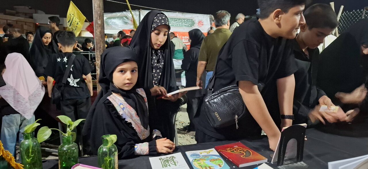 برپایی غرفه فرهنگی در مراسم عزاداری ایام محرم در تجمعات شبانه ملارد