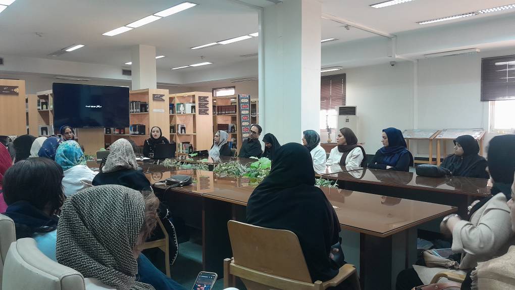 آغاز سلسله نشست‌های «تربیت آگاهانه» برای والدین در کتابخانه مرکزی خوزستان