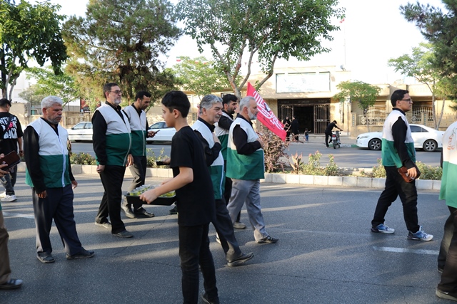 برپایی موکب پذیرایی کتابخانه عمومی امام خمینی(ره) سمنان