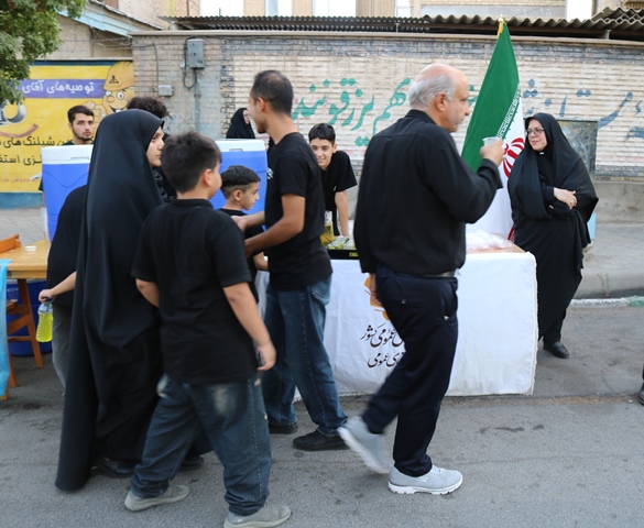 برپایی موکب پذیرایی کتابخانه عمومی امام خمینی(ره) سمنان