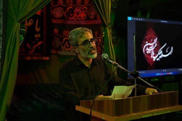 شب شعر و مرثیهخوانی با نوای شاعران آیینی برگزار شد