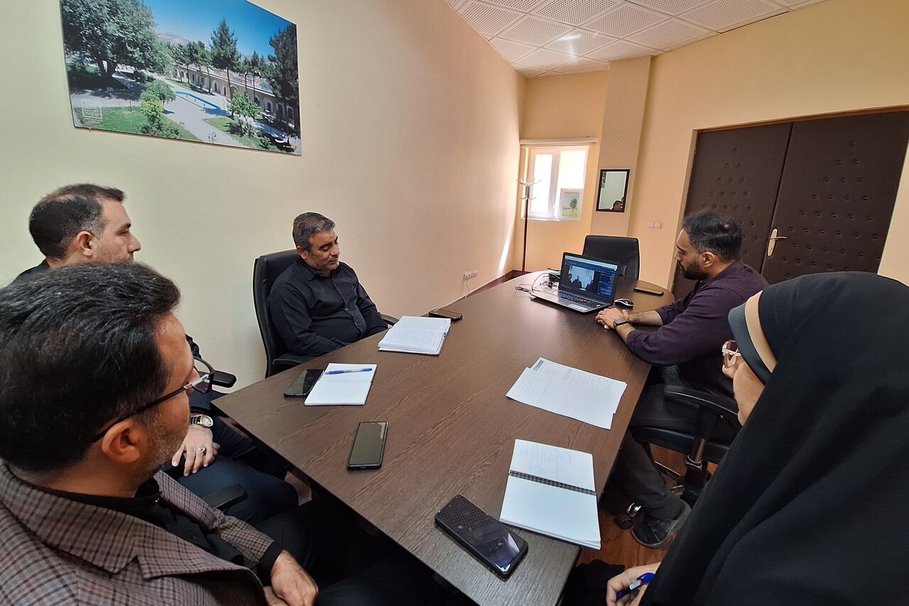 بررسی برنامهها و مسائل کتابخانههای عمومی استان ایلام در شورای اداری