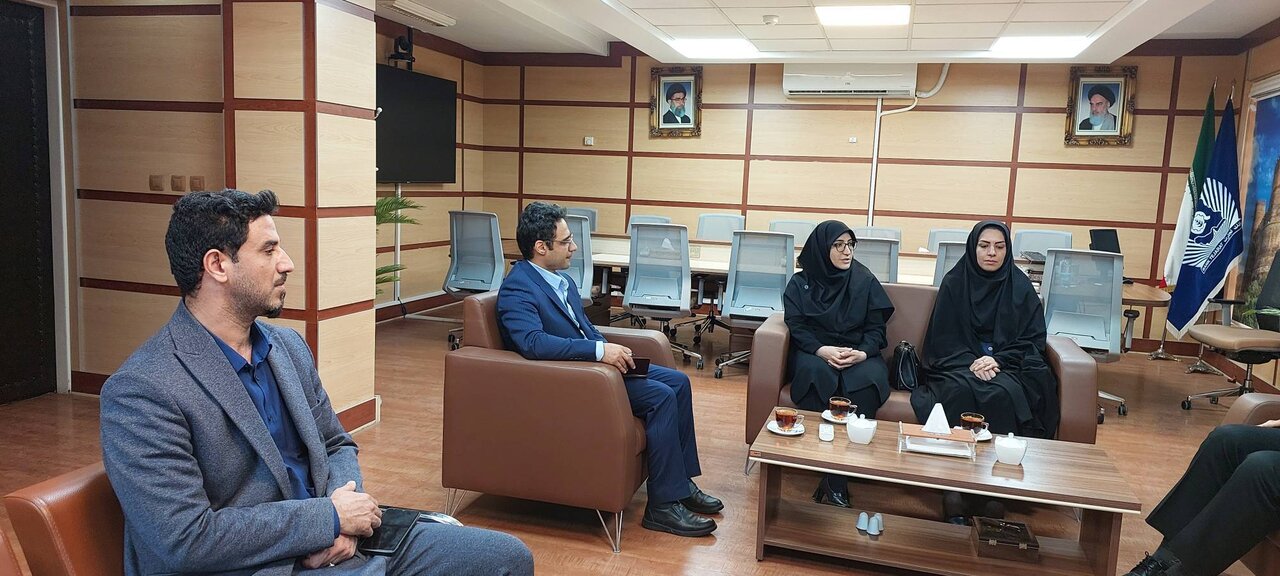تأکید بر گسترش تعاملات فرهنگی بین کتابخانه‌های عمومی لرستان و بانک تجارت استان
