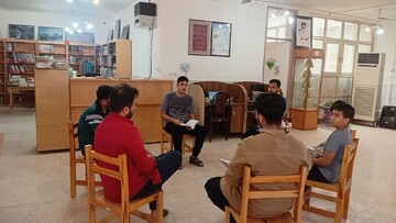 نشست کتاب‌خوان «قیام جاودانه» با حضور  اعضا در کتابخانه عمومی حاج یوسف بهبهانی برگزار شد