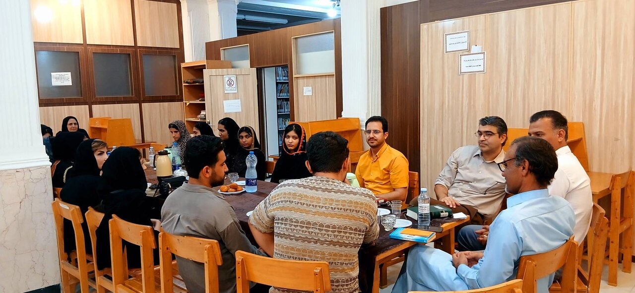 نشست «خانواده کتابخوان» در کتابخانه عمومی ساحل برگزار شد