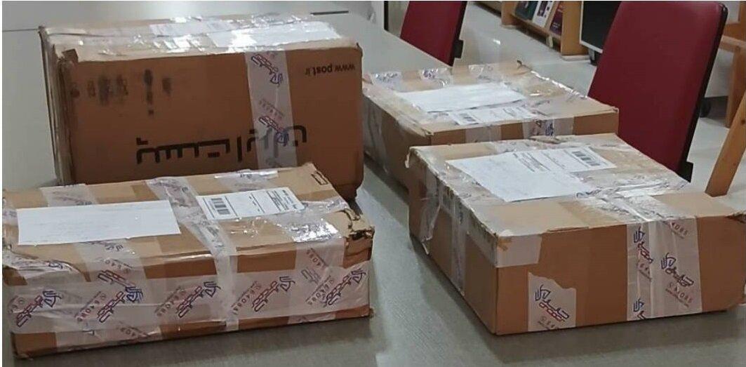 اهدای کتاب‌های تخصصی دانشگاهی به کتابخانه عمومی ساحل چابهار
