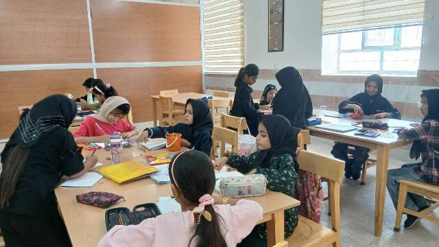 اجرای طرح «بخوان، رنگ کن و بیافرین» در کتابخانه عمومی شهید اسماعیلزاده رفسنجان