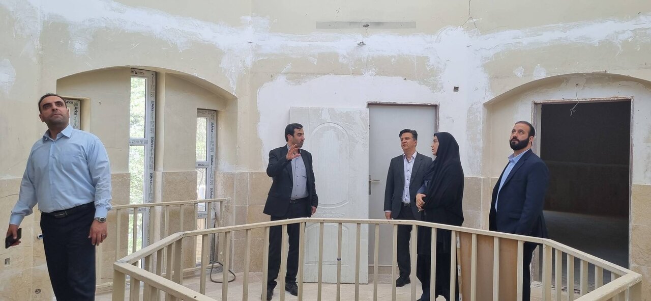 بازدید شهردار و رئیس شورای اسلامی اسلامشهر از کتابخانه شهید مطهری