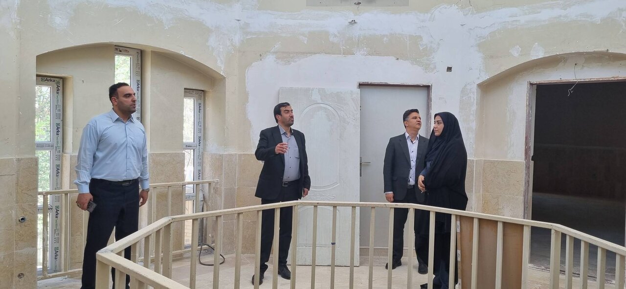 بازدید شهردار و رئیس شورای اسلامی اسلامشهر از کتابخانه شهید مطهری