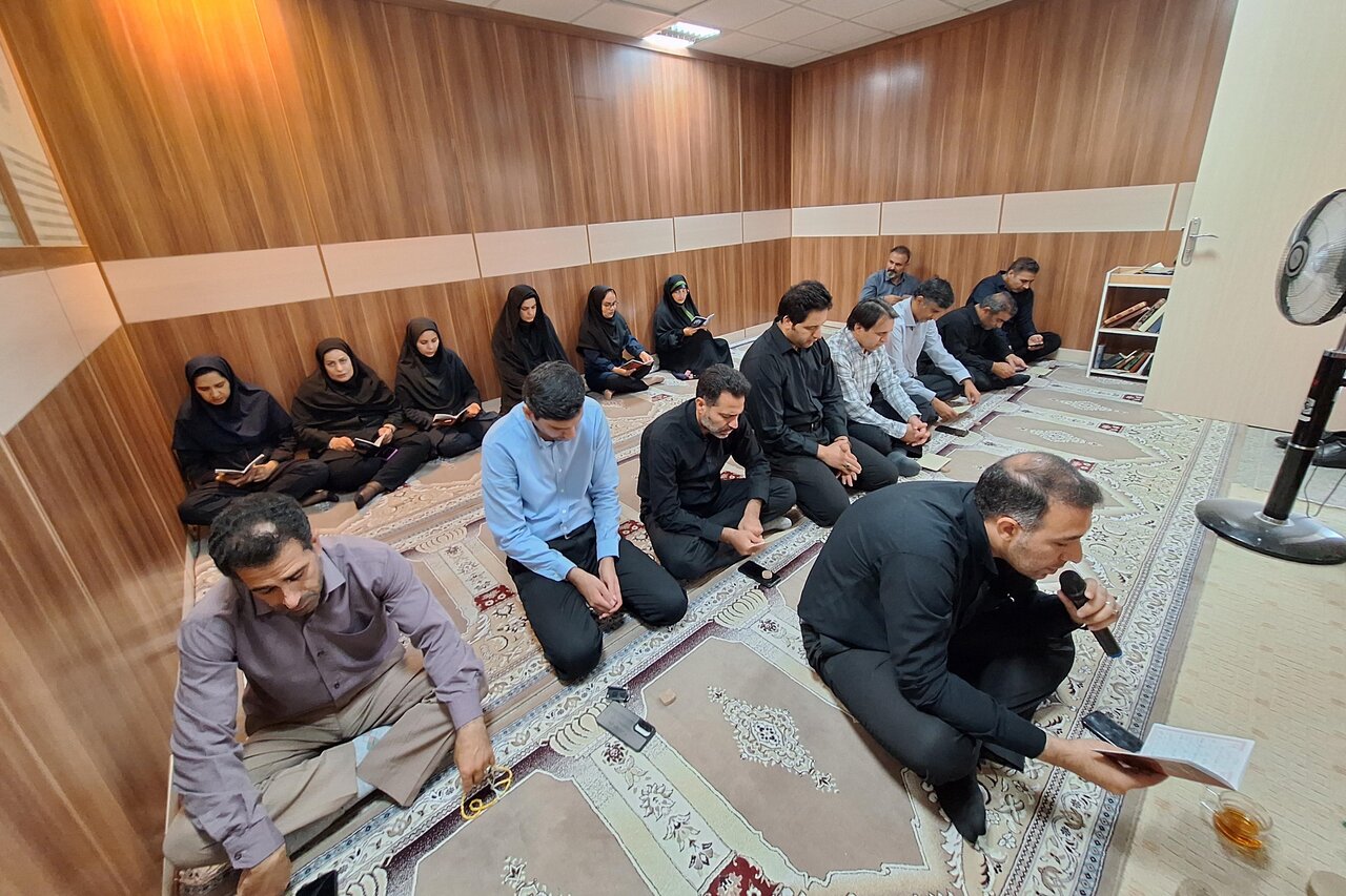 مراسم پرفیض زیارت عاشورا در اداره‌ کل کتابخانه‌های عمومی استان ایلام برگزار شد