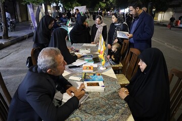 برپایی میز خدمت کتابخانه‌های عمومی آذربایجان غربی در طرح «رزمگاه‌های شبانه» ارومیه