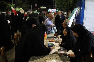 برپایی میز خدمت کتابخانه‌های عمومی آذربایجان غربی در طرح «رزمگاه‌های شبانه» ارومیه