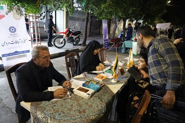 برپایی میز خدمت کتابخانه‌های عمومی آذربایجان غربی در طرح «رزمگاه‌های شبانه» ارومیه