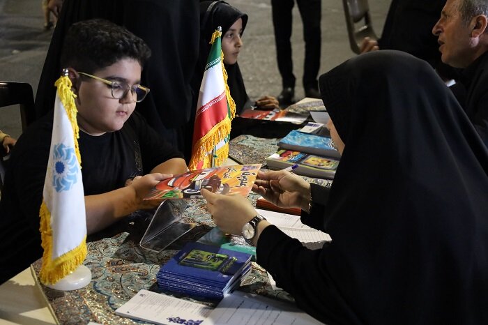برپایی میز خدمت کتابخانه‌های عمومی آذربایجان غربی در طرح «رزمگاه‌های شبانه» ارومیه