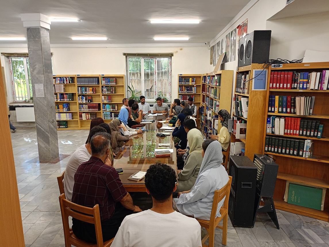 «کتاب»؛ محور گفتوگوی فرهنگی در نشستهای هفتگی کتابخانه امام خمینی (ره) مریوان