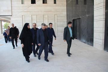 بازدید دبیرکل نهاد کتابخانه‌های عمومی کشور از کتابخانه مرکزی اراک