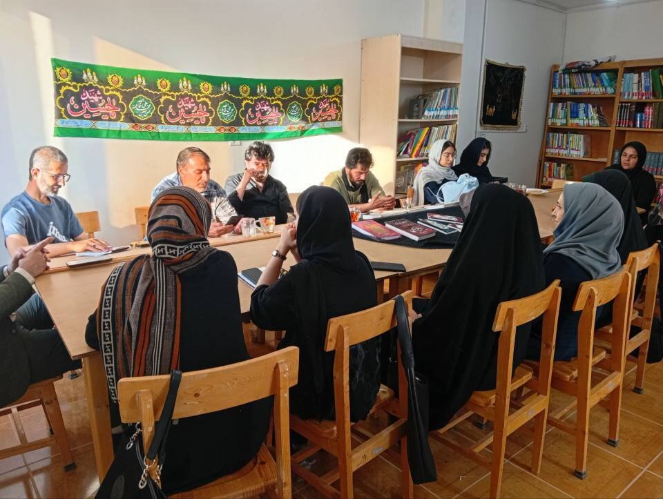 مروری بر رویدادهای ادبی و نشستهای کتابخانهای شهرستان فاروج
