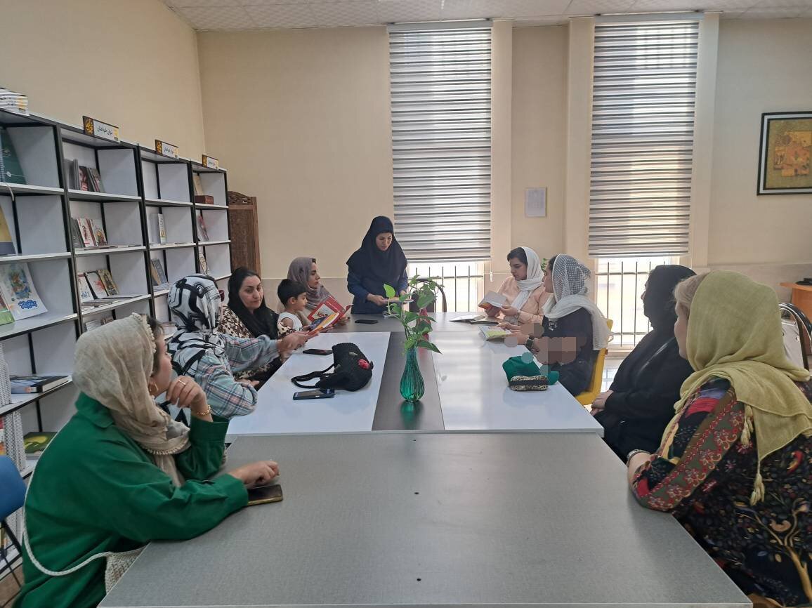 باشگاه دورهمخوانی کتاب در کتابخانه شهید رئیسی شیراز آغاز شد