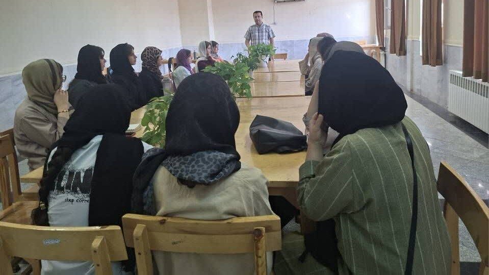 تقویت مهارت‌های مطالعه با برگزاری جلسه مشاوره تحصیلی در کتابخانه اندیشه