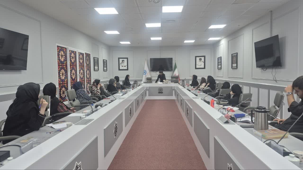 نشست تخصصی چگونه صائب بخوانیم در کتابخانه مرکزی قم