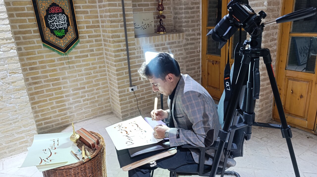 «آیین سرخ کلمات»؛ روایتی هنرمندانه در رثای سوگواری محرم و «بدرقه آقای شهید ایران» در قاب شبکه استانی