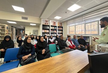 نشست تخصصی آگاهی‌بخشی به والدین در کتابخانه بعثت فرخشهر برگزار شد