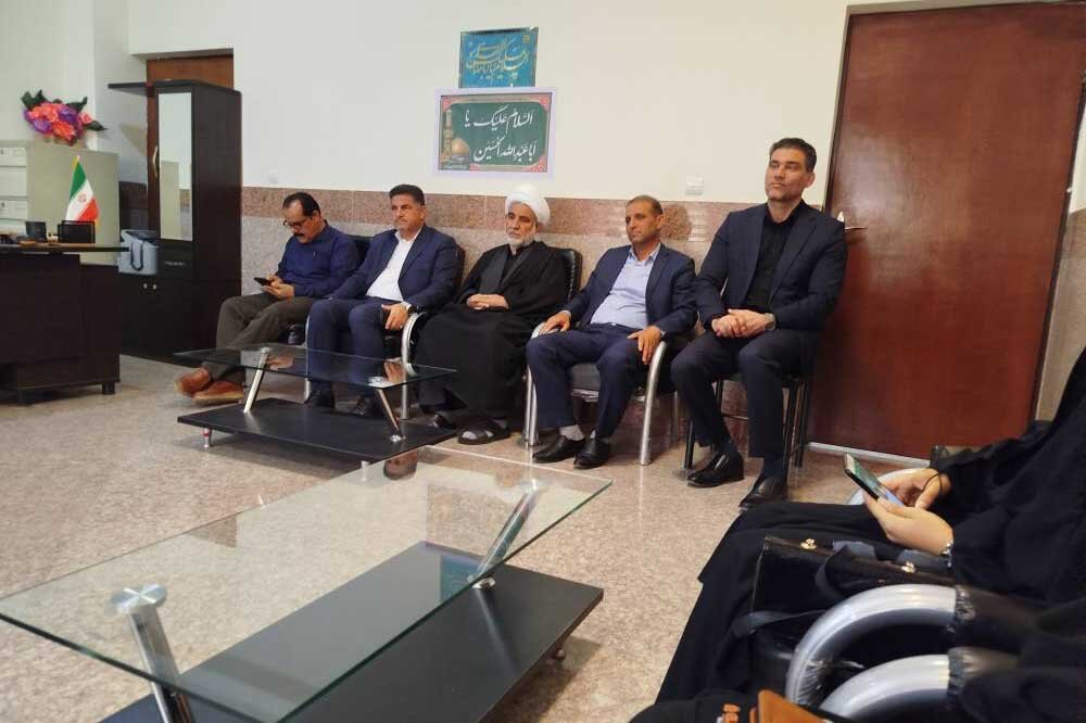 محفل شعر «باید برخاست» در دره‌شهر برگزار شد