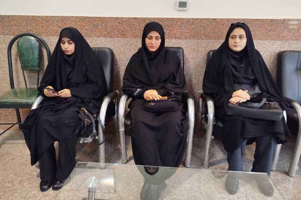 محفل شعر «باید برخاست» در دره‌شهر برگزار شد