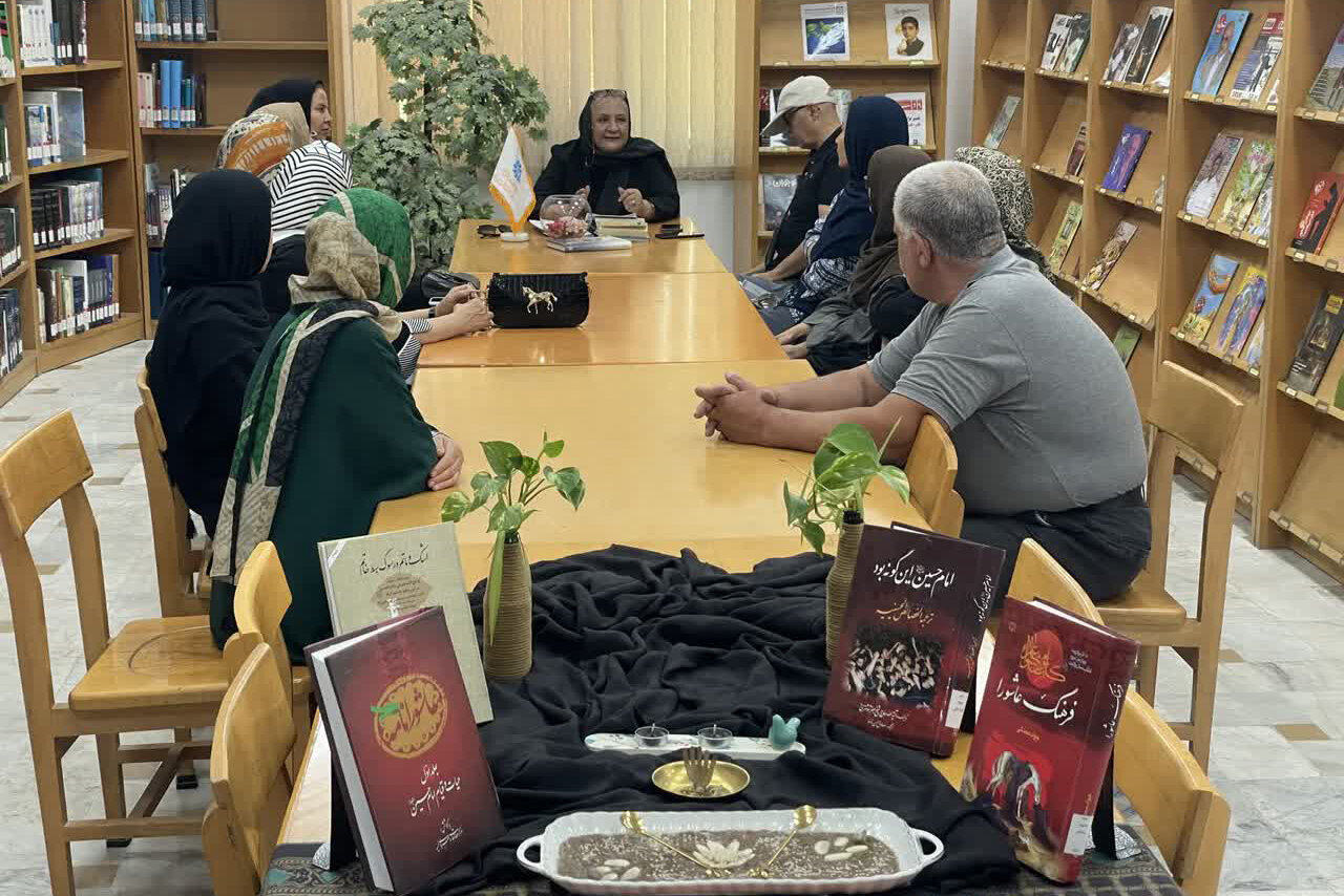 نشست فرهنگی با محوریت نذریهای محرم در کتابخانه حجتالاسلام میرجعفری اراک