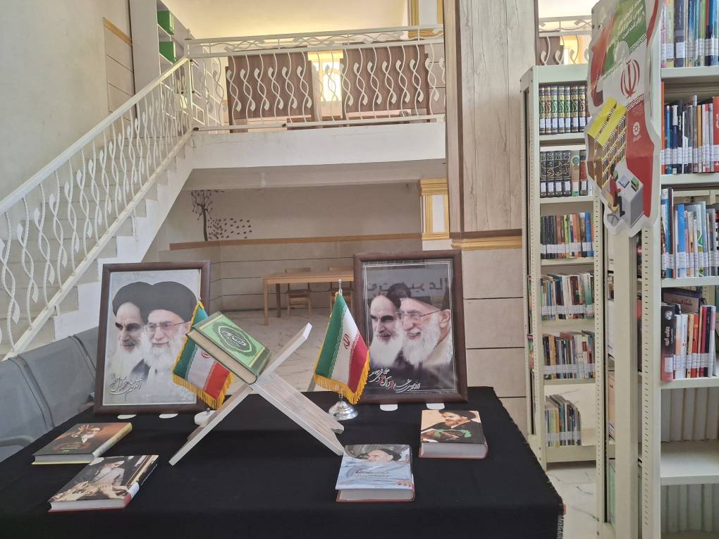 کتابخانه‌ها، خانه‌های داغدار ایران؛ هرمزگان با کتاب و قرآن، رهبر شهید را بدرقه کرد