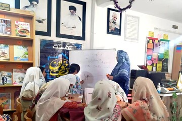 ویژه‌برنامه‌های کتابستانه در کتابخانه عمومی حکمت دهنه برای کودکان و نوجوانان آغاز شد
