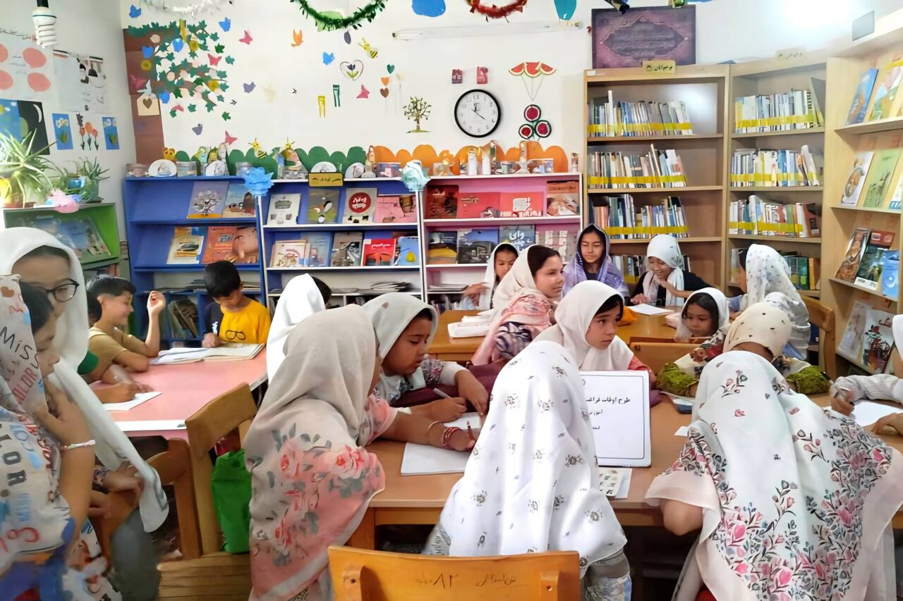 ویژهبرنامههای کتابستانه در کتابخانه عمومی حکمت دهنه برای کودکان و نوجوانان آغاز شد